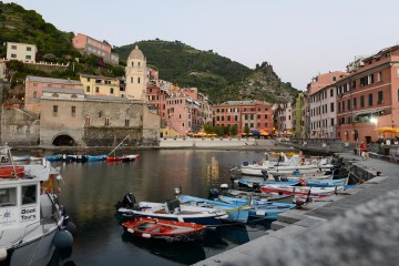 Evening at the Harbor in Vernazza || Cinque Terre