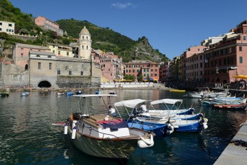 The Harbor at Vernazza || Cinque Terre
