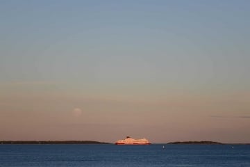 Moonrise over the Gulf of Finland || Helsinki