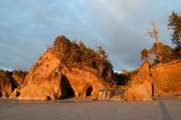 Cave & Waterfall on Beach || Hug Point State Recreation Site, Oregon