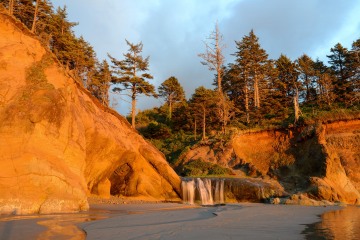Cave & Waterfall on Beach || Hug Point State Recreation Site, Oregon