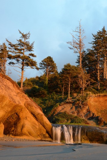 Cave & Waterfall on Beach || Hug Point State Recreation Site, Oregon