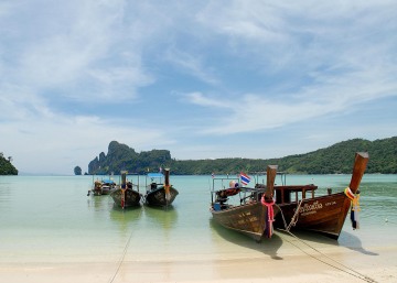 Longtail Taxi Boats in Lodalum Bay || Ko Phi Phi Don