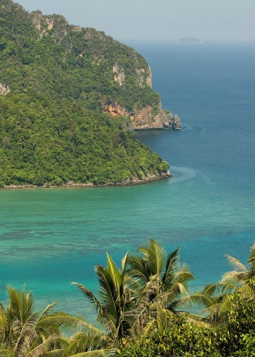 Turquoise Waters of the Andaman Sea || Ko Phi Phi