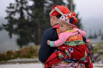 Hmong Mother and Child || Sa Pa