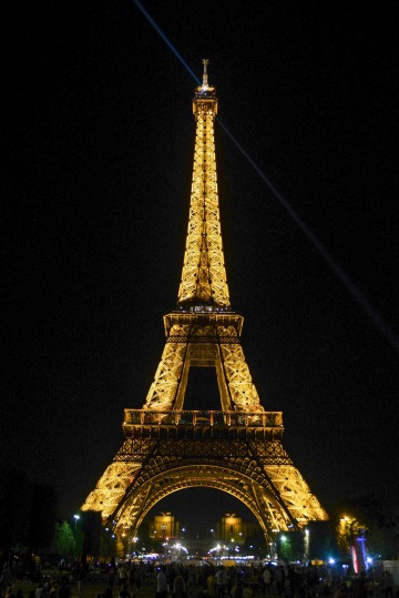 Eiffel Tower at Night || Paris